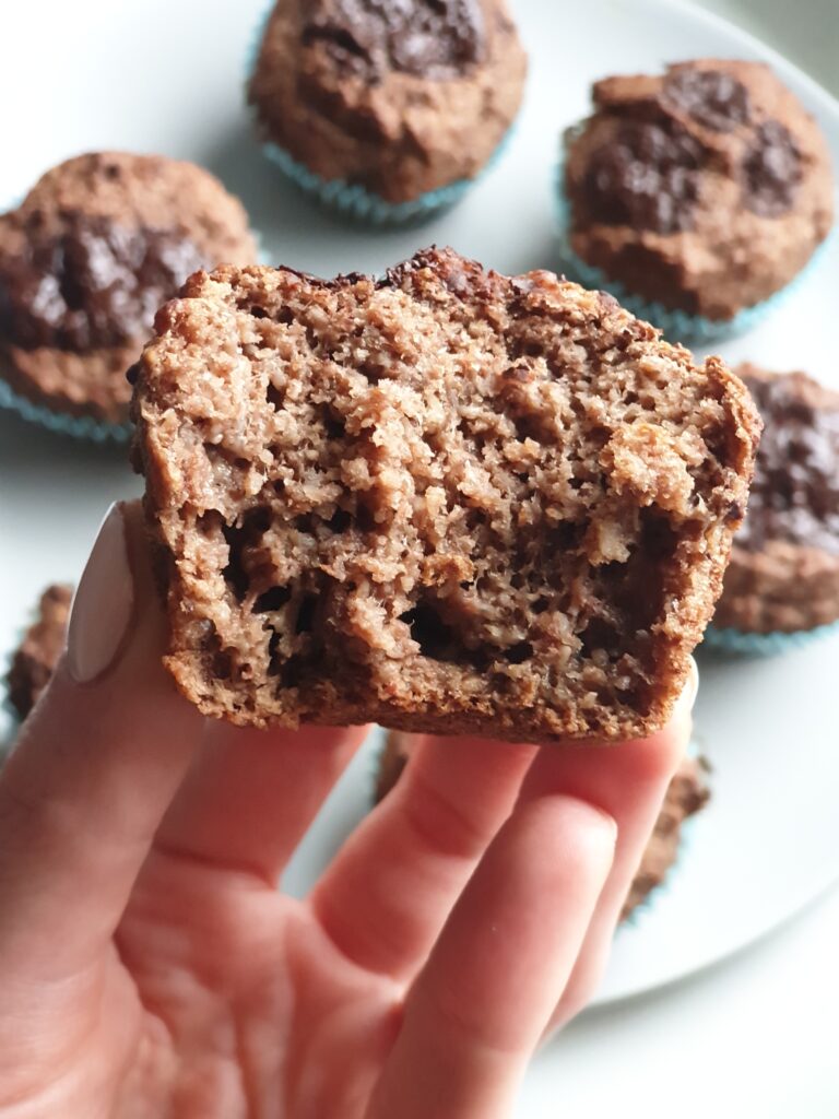 muffinki owsiane babeczki owsiane zdrowe z płatków owsianych z czekoladą czekoladowe